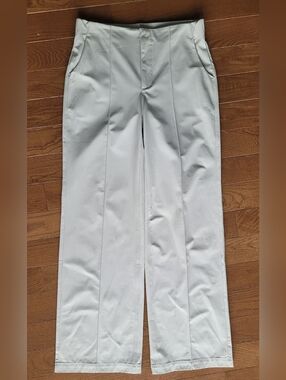 Vuori Women's Light Gray Meta Wide Leg High-Rise Pant. Size: S